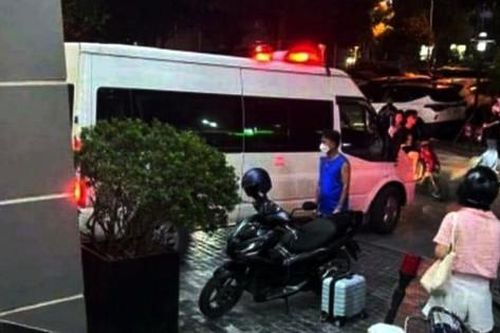 Hội LHPN phường Phú Diễn thăm hỏi động viên gia đình bé trai nghi bị bố sát hại tại chung cư