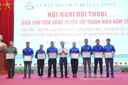 Chủ tịch UBND huyện Cao Lộc đối thoại với thanh niên về chủ đề phát triển du lịch