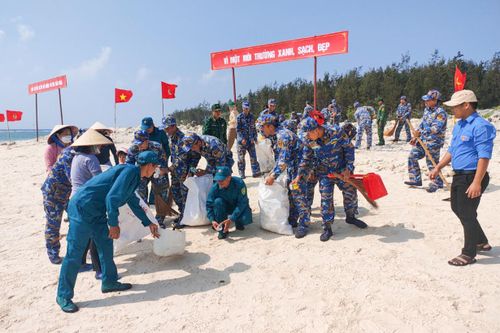 Chung tay xây dựng Trường Sa xanh