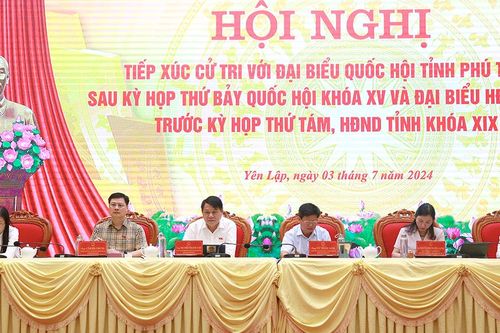 Tiếp xúc cử tri tại huyện Yên Lập