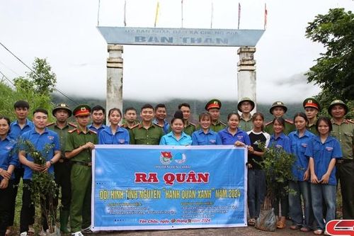 Ra quân đội hình tình nguyện 'Hành quân xanh' năm 2024