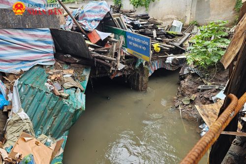 Phường Thụy Khuê (quận Tây Hồ): Người dân khốn khổ vì Dự án cải tạo hệ thống mương thoát nước thi công 10 năm chưa xong