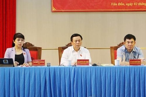 Giám đốc Học viện Chính trị quốc gia Hồ Chí Minh, Chủ tịch Hội đồng lý luận Trung ương Nguyễn Xuân Thắng tiếp xúc cử tri huyện Vân Đồn, Quảng Ninh