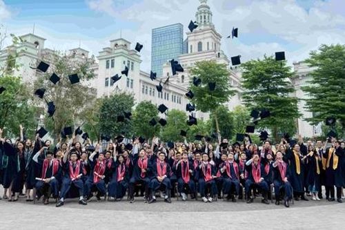 Cử nhân điều dưỡng VinUni và triết lý về chăm sóc con người