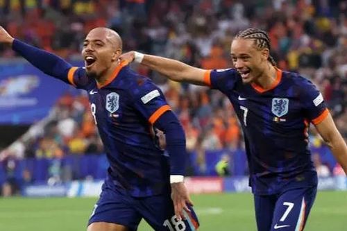 Romania 0 - 3 Hà Lan: Cơn lốc lộ diện