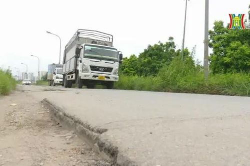 Đường đê xuống cấp mất an toàn giao thông