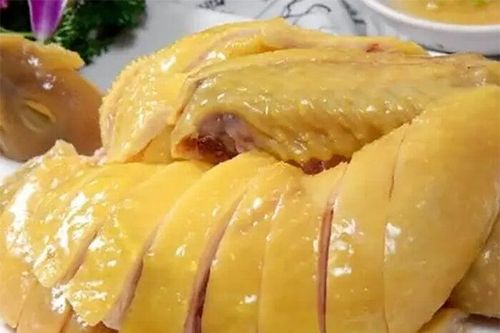 Luộc gà theo công thức 3 sôi 3 lạnh, thịt sẽ thơm ngon, da giòn, không nứt