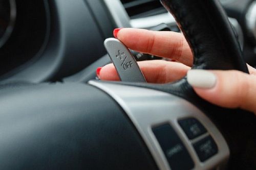 Lẫy chuyển số trên vô lăng dùng vào việc gì?