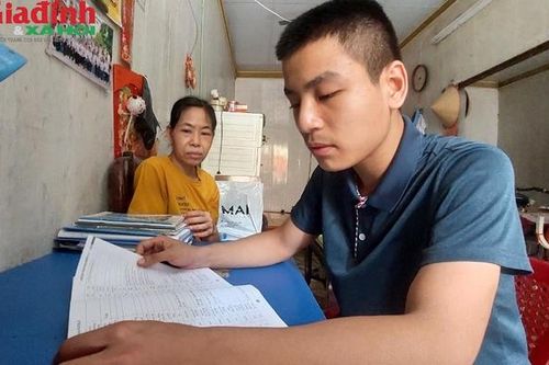 MS 938: Gia cảnh éo le, khốn khó của thủ khoa lớp 10 ở Hải Dương, sống cùng mẹ trong căn phòng trọ đi thuê