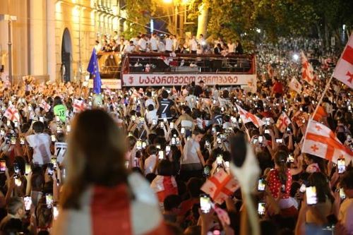 Biển người đón tuyển Georgia sau kỳ EURO lịch sử