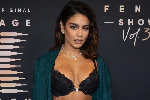 Vanessa Hudgens sinh con