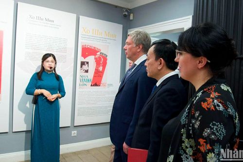 Triển lãm về Chủ tịch Hồ Chí Minh tại thành phố quê hương V.I.Lenin