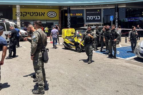 Binh sĩ Israel thiệt mạng trong vụ tấn công bằng dao ở trung tâm thương mại