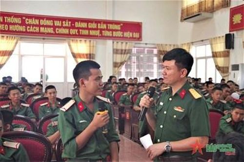 Gần gũi, lắng nghe bộ đội