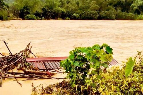 Nhiều nơi ở Bắc bộ lại ngập úng vì mưa lũ