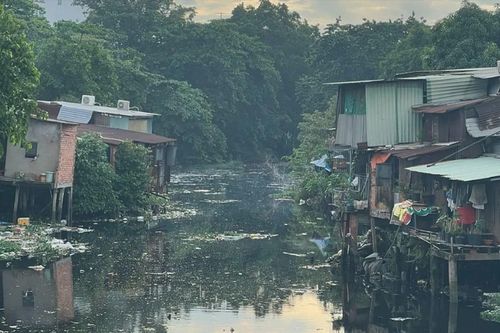 'Nút thắt' cần gỡ cho hàng ngàn căn nhà trên kênh rạch