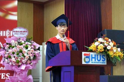 Từ cậu bé mê game đến thủ khoa ĐH Khoa học Tự nhiên