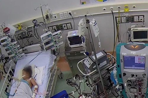 Cứu sống bé gái đột ngột ngưng tim 60 phút