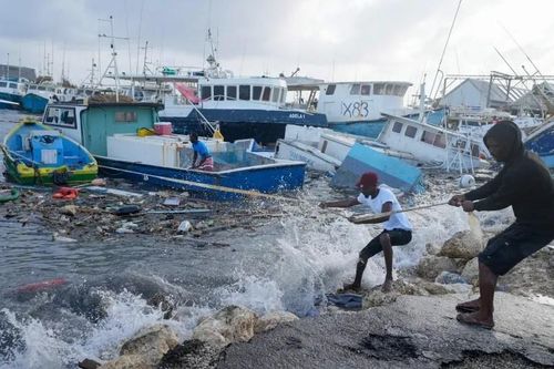 Khu vực Caribe 'oằn mình' chống chịu siêu bão Beryl, cảnh báo khẩn về tình trạng biến đổi khí hậu