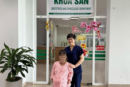 Sản phụ chỉ cao 1m3 mắc bệnh di truyền, sinh thành công bé gái kháu khỉnh