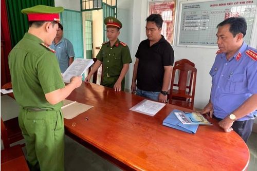 Khởi tố một Phó Giám đốc về tội 'Giả mạo trong công tác'