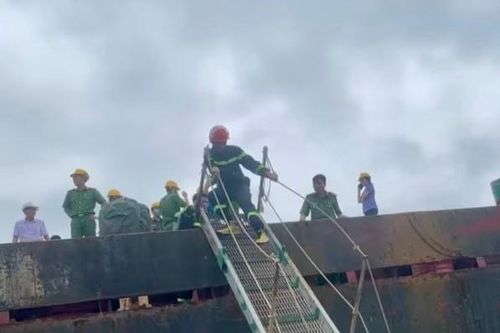 Hai công nhân tử vong trong hầm xà lan neo đậu tại cảng Hà Lộc