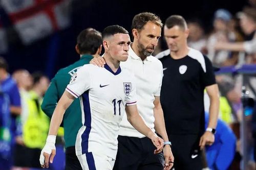 Phil Foden lên tiếng bênh vực HLV Southgate