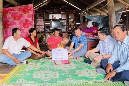 Bạn đọc VietNamNet hỗ trợ 2 gia cảnh khó khăn gần 126 triệu đồng