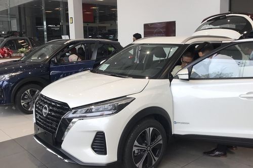 Đại lý ô tô cắt giảm hoa hồng, bán lỗ vẫn khó đẩy xe tồn đời 2023