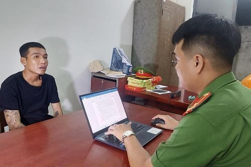 Vào nhà cướp tài sản, ép chụp ảnh khỏa thân để khống chế chủ nhà