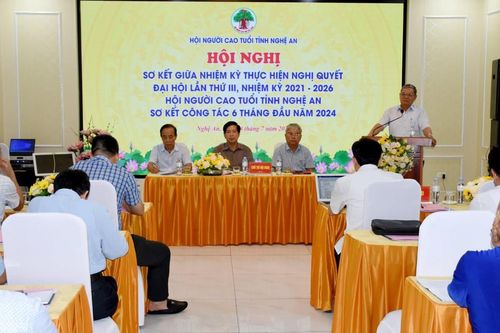 Người cao tuổi Nghệ An tích cực tham gia lao động, sản xuất, góp phần xóa đói, giảm nghèo