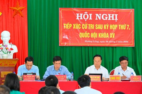 Đại biểu Quốc hội tiếp xúc cử tri huyện Kỳ Sơn