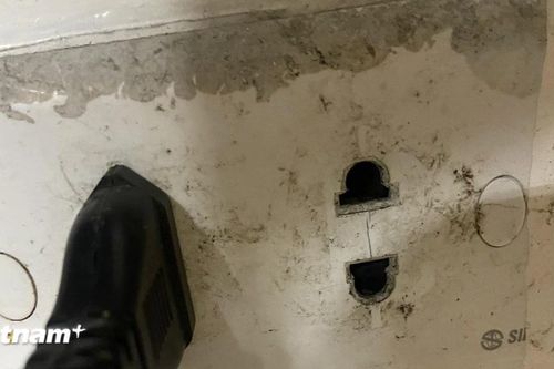 Hà Nội: Liên tiếp phát hiện camera quay lén trong phòng trọ của nữ