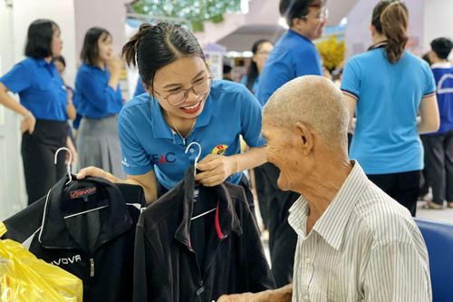 Ấm lòng từ gian hàng 0 đồng dành cho công nhân, người lao động khó khăn tại TP Hồ Chí Minh