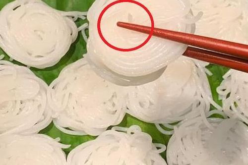 Chỉ vài giọt nước mắm làm theo cách này biết ngay bún 'tẩm' hóa chất