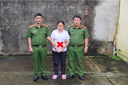 Bắt cô gái trẻ sát hại chồng sau lời rỉ tai của người lạ
