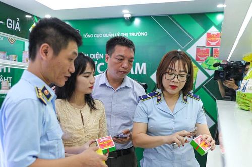 Cách nhận diện các dấu hiệu cơ bản của hàng thật và hàng giả