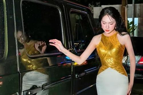 Hoa hậu Hương Giang cùng khoảnh khắc suy tư bên chiếc G63: Có buồn vẫn phải sang