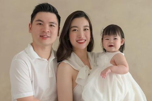 Đỗ Mỹ Linh tung bộ ảnh full HD khoe con gái 1 tuổi: 'Đăng hình rõ nét, chứng minh cháu giống mẹ như đúc'