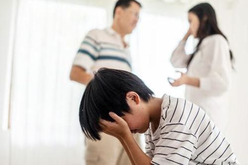 Bố mẹ xung đột vì con thi trượt vào lớp 10 công lập