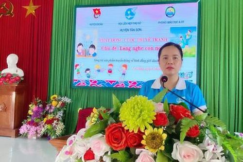 Giúp phụ nữ dân tộc tiếp cận nguồn vốn qua mô hình tiết kiệm từ nuôi lợn nhựa