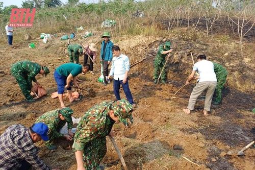 Khi đảng viên bộ đội biên phòng gần dân