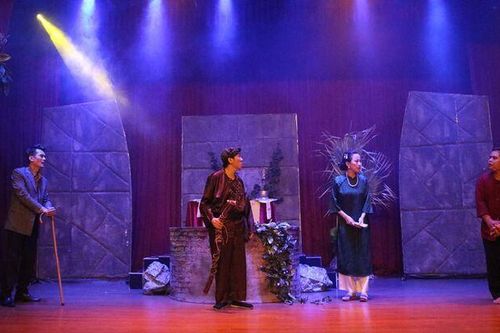 Sau bức màn 'Giếng lạ'