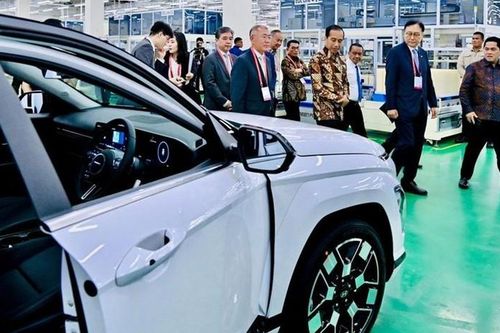 Indonesia khánh thành nhà máy sản xuất pin xe điện đầu tiên