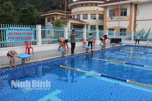 Cuộc đua chuẩn bị cho Giải Bơi thiếu niên, nhi đồng tỉnh Ninh Bình năm 2024