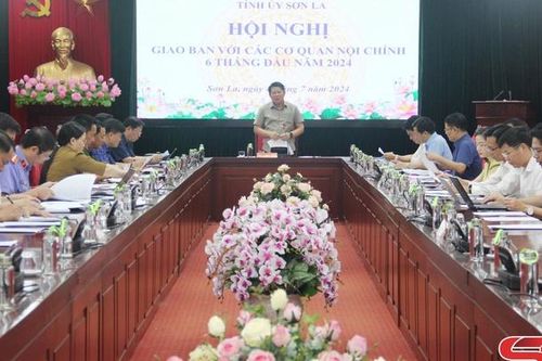 Hội nghị giao ban với các cơ quan nội chính