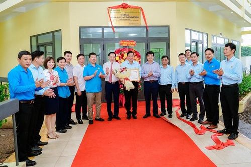 Công ty CP Phân bón Miền Nam: Gắn biển Công trình 'Nhà ăn ca'