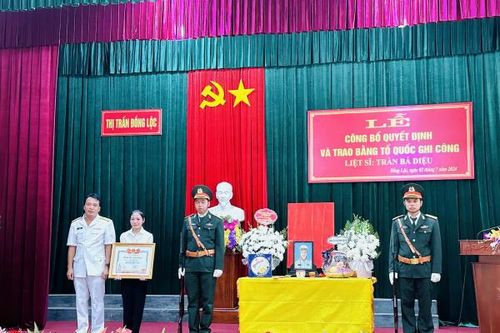 Trao Bằng Tổ quốc ghi công 3 liệt sĩ hy sinh ở Trường Sa