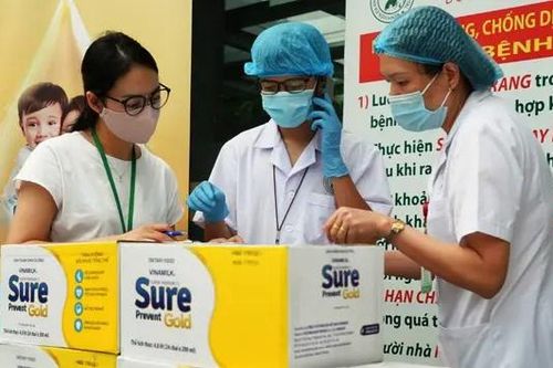 Vinamilk tích cực hỗ trợ lực lượng y tế, điều dưỡng