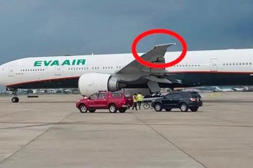 Máy bay móp cánh vì đi nhầm bến đỗ